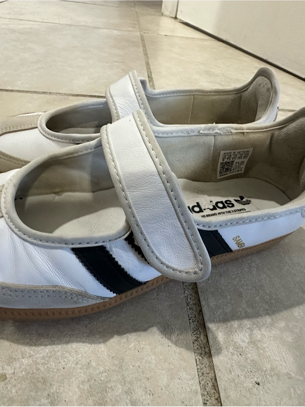 adidas Off-White Sneaker Label Detail - Picture 5 of 6